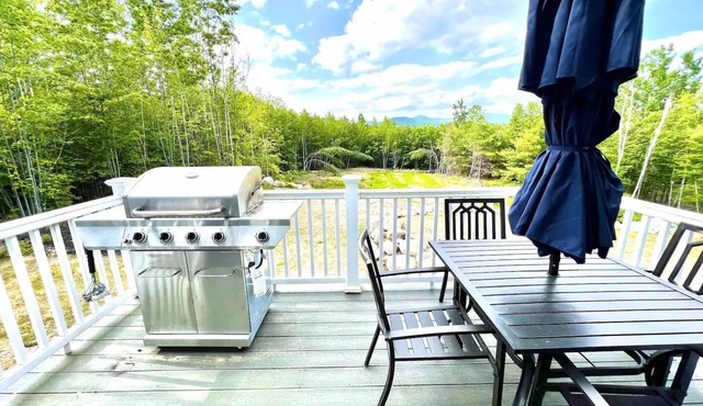 Spacious Home w/ Firepit & Mountain Views