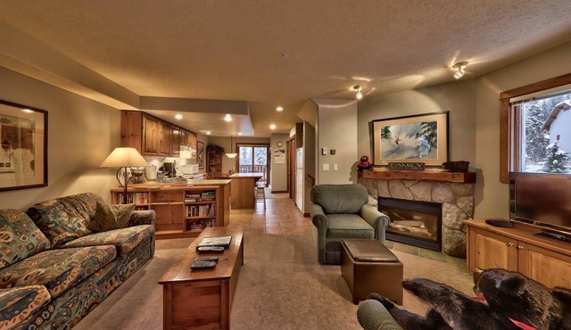 Spacious multi level 2 bedroom townhouse, easy access to nearby runs and lift, short walk to village
