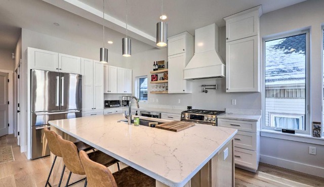 Spacious Portland Home: Walk Downtown!