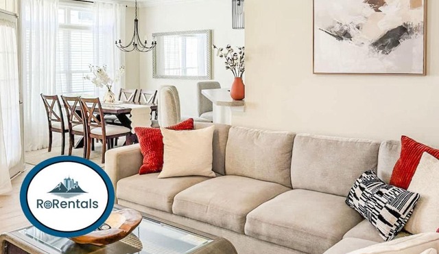 Spacious Private 2BR-2BA I Pool I Garage I Central