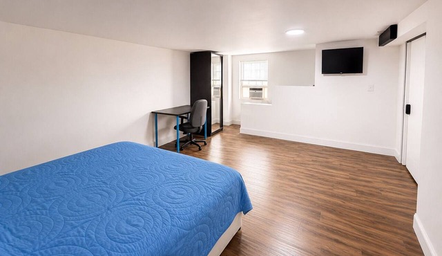 Spacious Studio Near Boston-Parking-Washer/Dryer