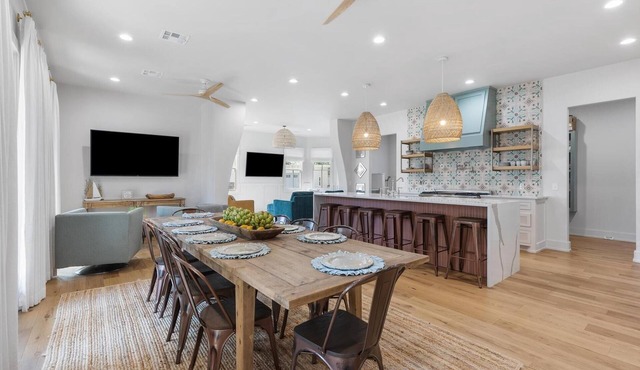 Spacious & Stylish Retreat in Redbud Park