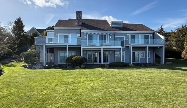 Spectacular Waterfront Home in Bonnet Shores!