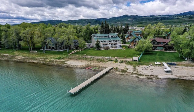 Spinnaker Point Dr - Unbeatable BEACH FRONT property for a large group!