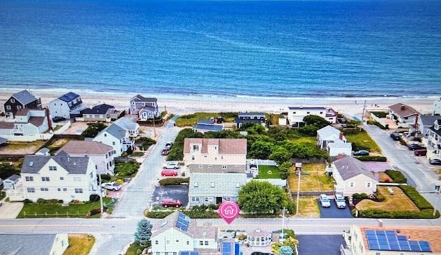 STEPS to Private Beach-7 Beds, 11 guests, Pool, Fenced Yard, River access