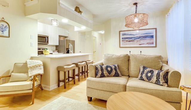Steps to Sand: Condo w/Pool in Virginia Beach!