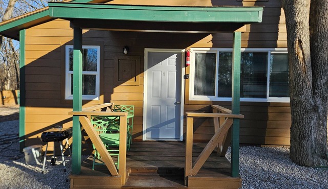 Studio #1 at Bennettscape Lodge with WiFi and AC by Bennett Spring State Park