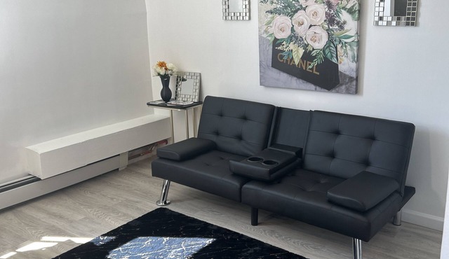 Studio Apt with kitchen,Living room, bathroom & bedroom, near Griffith hospital
