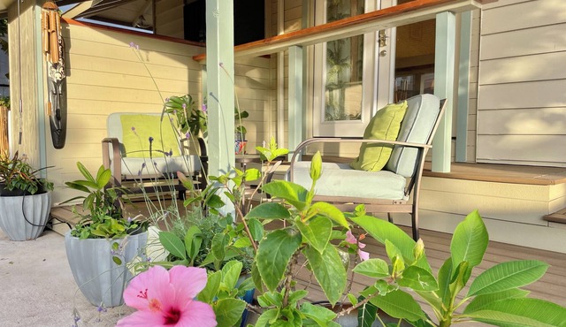 Studio by the ocean. Oceanfront property with WiFi, AC, parking, great location.