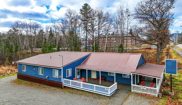 Studio Cabin Well Equipped Suitable for Two in Maine