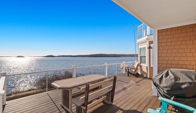 Stunning water views! Newly built waterfront home-Harbour Island
