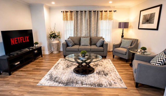 Stylish 3-bedroom Oakland apartment near universities, hospitals, and downtown.