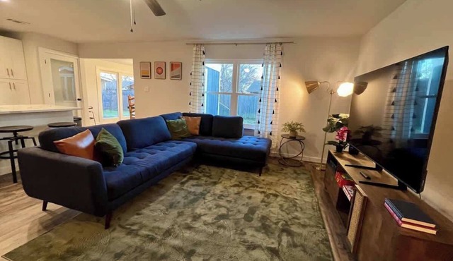 Stylish 4BR Retreat in Denton | Sleeps 10 UNT TWU