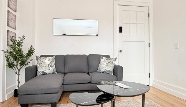 Stylish High Falls studio with a kitchen, Smart TV, and prime downtown location.