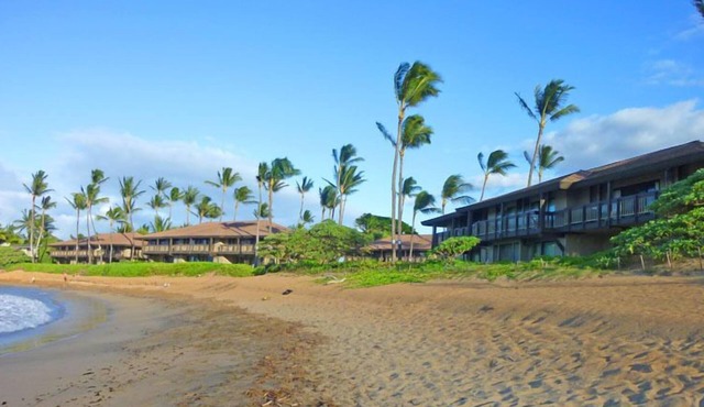 Sugar Cove on the north shore - beach, views, pool.