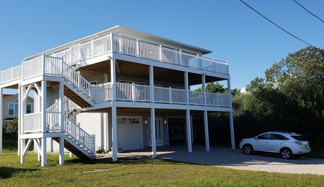 Summer Breeze II Ocean Views, walk to beach, spectacular decks, elevator.