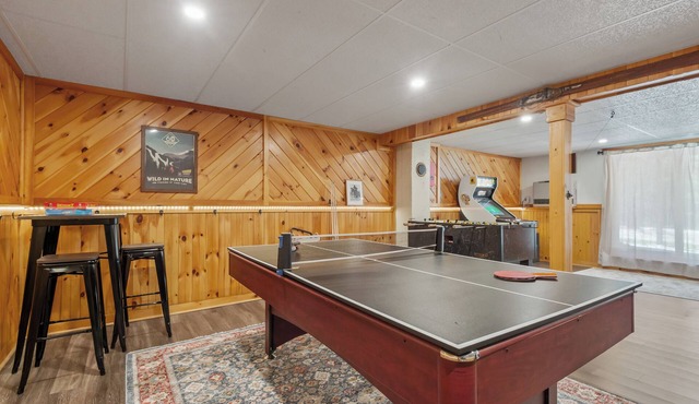 Summer getaway in White Mts with in house game rm on 1st floor and shared pool.