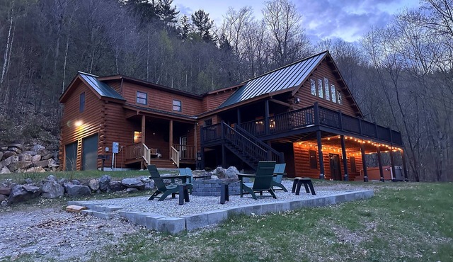 Sunday River Cabin | Hot Tub | Fire Pit | Game Room