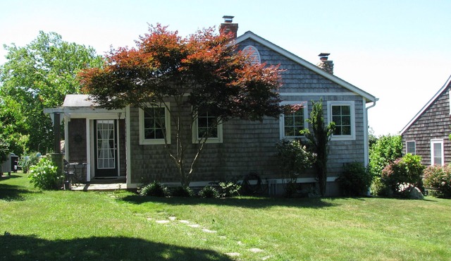 Sunny, Quaint, Immaculate Cottage in Point Judith/Sand Hill Cove-Close to Beach