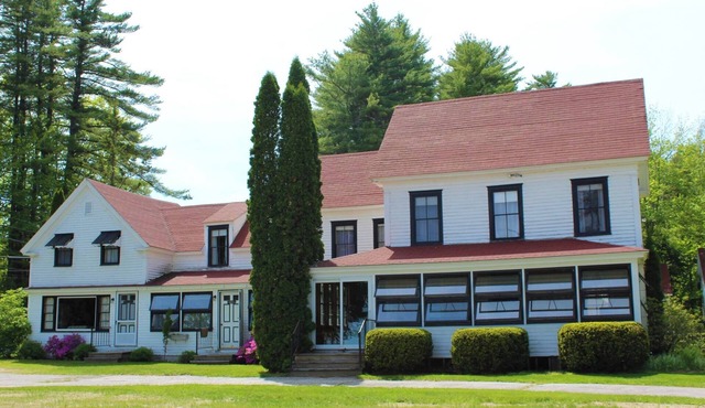 Sunrise Apartment-Private Beach-Pets Welcome - Round Table Lodge, Sebago, Maine