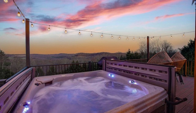 Sunrise Sanctuary |Modern Yurt w/Hot Tub, Stargazing Loft & Mountain Views