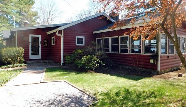 Sunset point waterfront home on with lots of outdoor space! Pet-friendly!