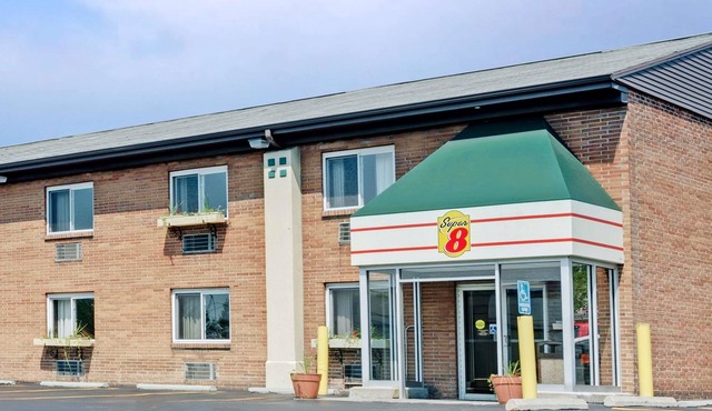 Super 8 by Wyndham Kenmore/Buffalo/Niagara Falls Area