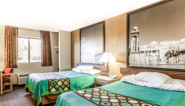 Super 8 by Wyndham Liverpool/Clay/Syracuse Area