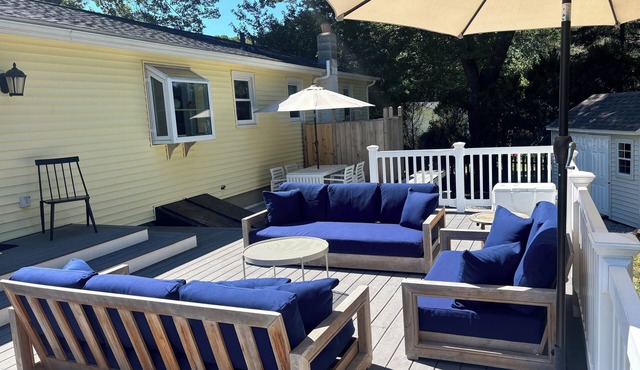 Super Clean Updated 4 bedroom 2 bathroom house with Central AC in Narragansett