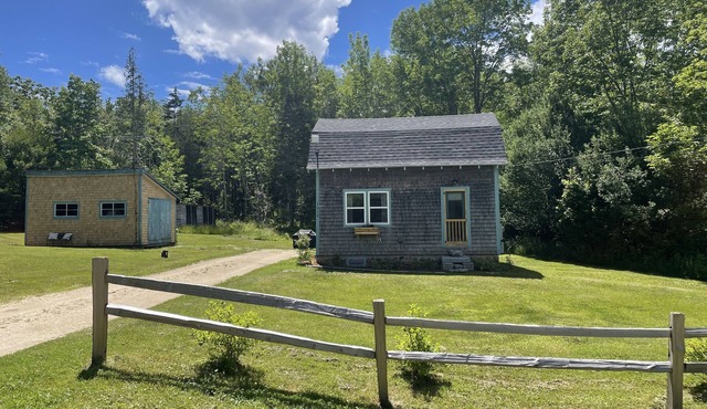 Sweet cottage on Cape Rosier