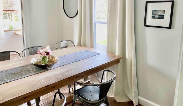 Sweet Retreat 1: 3 BDR Stylish & Cozy Min To Colby