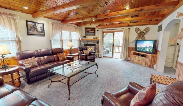 Sycamore Cabin with Hot Tub Breathtaking Views