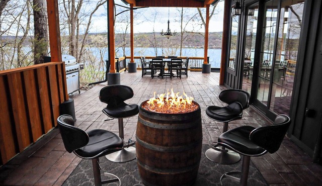 The Barn On Keuka-HotTub-LakeView-WineTrail