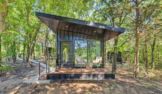 The Barn Owl | Cozy Treehouse + Pickleball Court