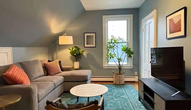 The Cascade Crib: Portland Vibes, Homey Feel