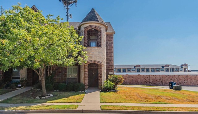 The Castle!by the Lake w/Pool & Balcony Grandscape