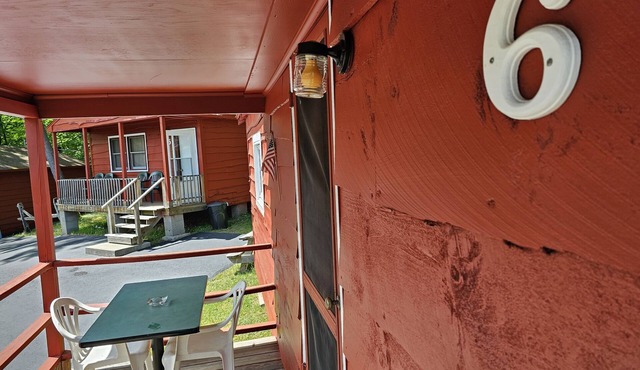 The Gold Eagle Cottage 6