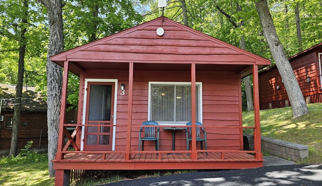 The Gold Eagle Cottage 3