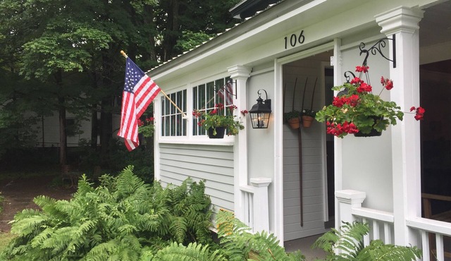 The Jefferson House, 5 mi to wedding venues, center of town on the town green