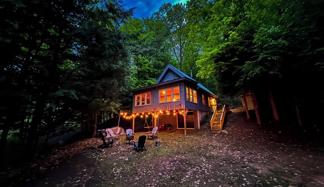 The Lake Home - Cozy ADK family post & beam lakehouse