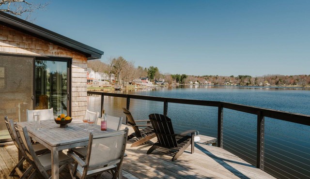 The Lake House with Kayaks and Bikes on the waterfront