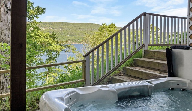 The Overlook: Unforgettable Sunsets | Hot Tub | Sweeping Lake Views