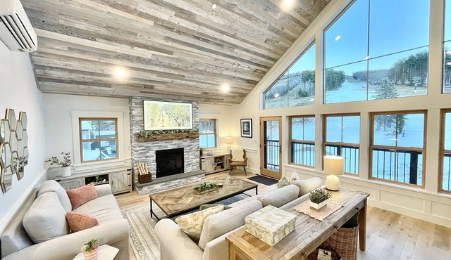 THE PENTHOUSE at Cranmore Mt. Resort, N. Conway, 4-season pool, near Story Land!