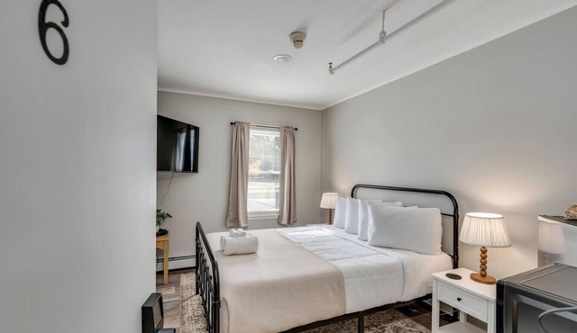 The Pine Street Inn - Room 6