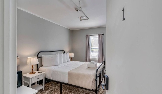 The Pine Street Inn - Room 1