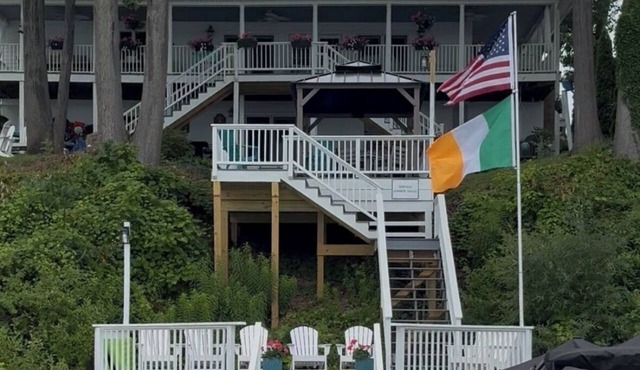 The Summer House - 90’ Waterfront + 2 Grand 60’ Covered Porches - Dock Your Boat