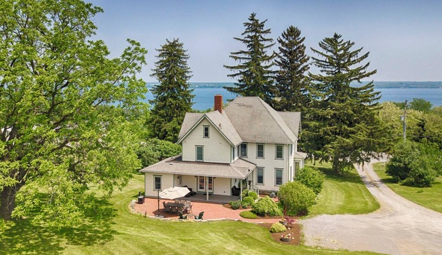 The Vineyard House at Fox Run Vineyards: Seneca Lake Wine Dream Home