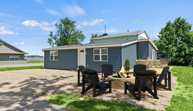 The Waterbury Way - Cozy home with patio!