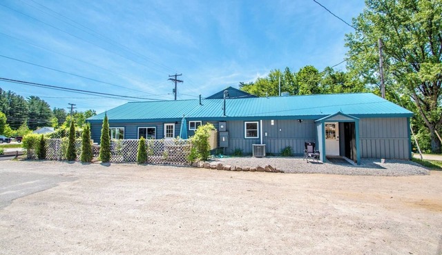 The Winsor Lodge | Saco River Group Retreat with Bar, Arcade, Hot Tub & Sauna