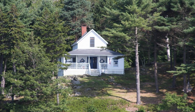 The Woodbury Cottage: An Oceanfront Maine Island Escape